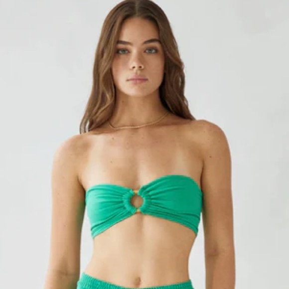 Blanco By Nature Tops - Blanco By Nature Women’s Size Medium Emerald Green Ruched Back Bandeau Crop Top